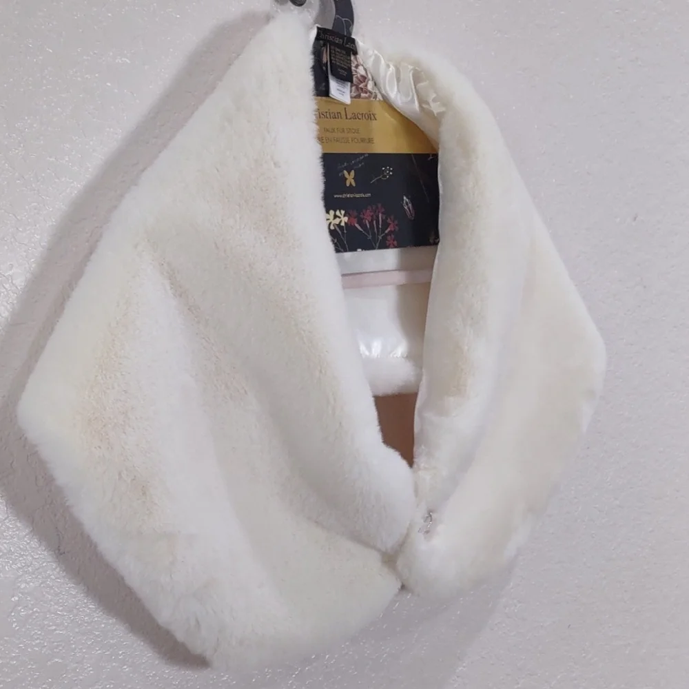 Christian Lacroix Cream Faux Fur Stole - Picture 7 of 17